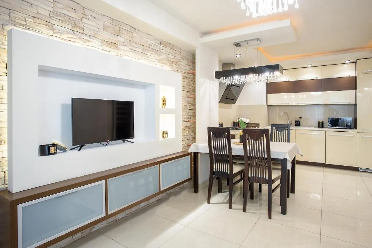 Golden Apartments Warsaw - Top Location - Grzybowska 5 0*,  Poland